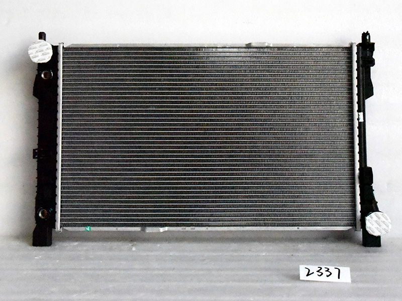 http://factory-autoparts.de/products/2-4-mercedes-radiator_01.jpg